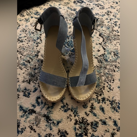 Woman’s Open Toe’d Wedges ! - Picture 2 of 3